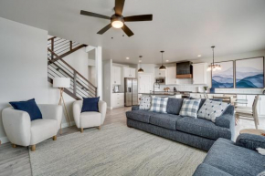 Family-Friendly Townhome about 2 Mi to Windsor Lake!